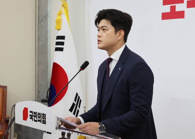 지난달 30일 김용태 국민의힘 비상대책위원장이 30일 국회에서 퇴임 기자회견을 하고 있다. 연합뉴스