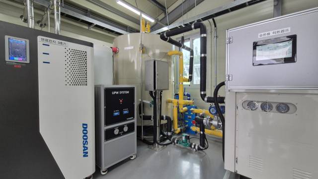 15일 전북 전주시 농촌진흥청 국립농업과학원 연료전지실에 스마트 온실 공급용 에너지 장치들이 가동되고 있다. 김윤수 기자