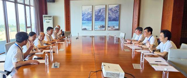 인하대 조명우 총장, 김웅희 대외부총장, 전태준 국제화사업단장과 연태대 학서광 총장, 왕홍보 부총장 등이 국제화 협업 발전방안을 논의하고 있다. 사진제공=인하대학교