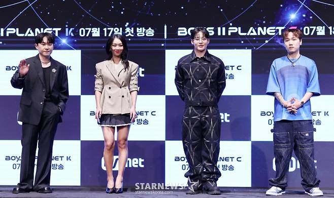 가수 임한별, 효린, 안무가 백구영, 가수 저스디스가 16일 오전 서울 구로구 더세인트에서 열린 Mnet '보이즈2플래닛' 제작발표회에서 포즈를 취하고 있다. /2025.07.16 /사진=김휘선 hwijpg@