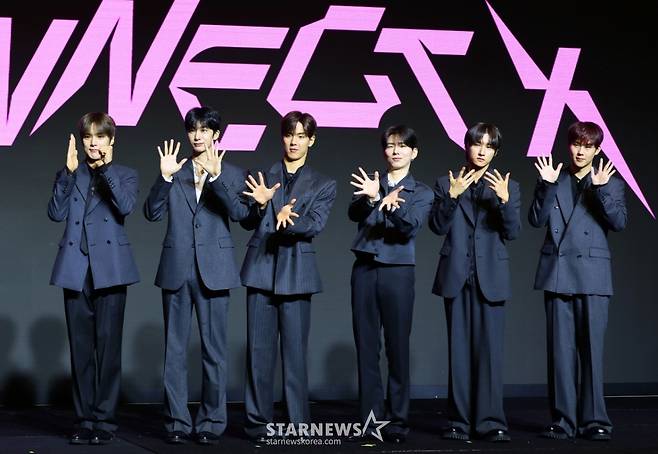 그룹 몬스타엑스(MONSTA X)가 16일 오후 서울 콘래드호텔에서 진행된 데뷔 10주년 기념 기자간담회에 참석해 포즈를 취하고 있다. /2025.07.16 /사진=이동훈 photoguy@