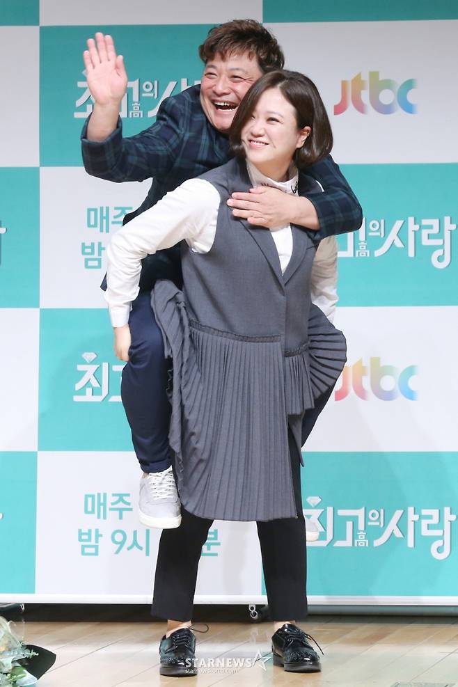 윤정수(왼쪽)와 김숙  /사진=이기범 기자 leekb@