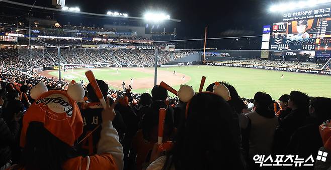 올해 33년 만에 전반기 1위를 달성한 한화 이글스가 전반기 시청률 집계에서도 톱10 경기에 모두 이름을 올리며 저력을 발휘했다. 특히 시청률 3%를 넘긴 경기가 7차례나 나오는 등 인기를 실감케 했다. 엑스포츠뉴스 DB
