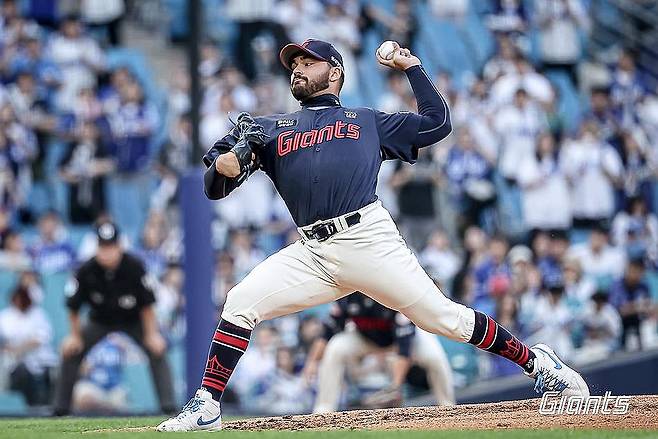 투구하는 롯데 감보아 (서울=연합뉴스) 롯데 자이언츠 새 외국인 투수 알렉 감보아가 27일 대구삼성라이온즈파크에서 열린 2025 프로야구 삼성 라이온즈와 방문 경기에서 투구하고 있다. 2025.5.27 [롯데 자이언츠 제공. 재배포 및 DB 금지] photo@yna.co.kr