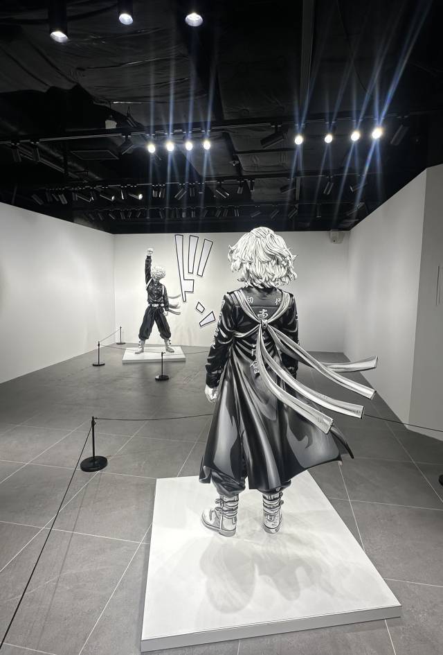 ‘도쿄 리벤저스’ 부산 전시장에 설치된 3D 피규어. 김은영 기자