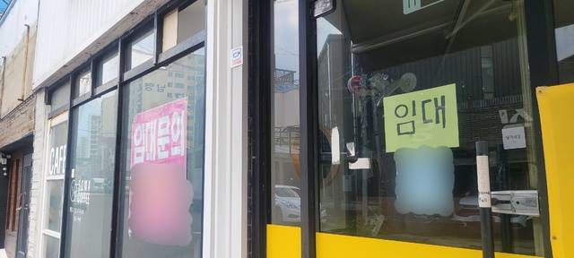 대구지역 소매업과 음식점 등 청년 자영업자 수가 감소하고 있다. 여기에 양질의 일자리 부족으로 인해 지역을 떠나는 청년층도 늘고 있다. 대구일보DB