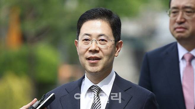 손준성 대구고검 차장(검사장)이 지난 5월 13일 서울 종로구 헌법재판소에서 열린 탄핵심판 첫 정식 변론기일에 출석하며 취재진 질문에 답하고 있다. (사진=연합뉴스)