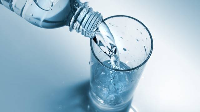 공복에 마시는 물 한 잔, 정말 건강에 좋을까?｜출처: 클립아트코리아