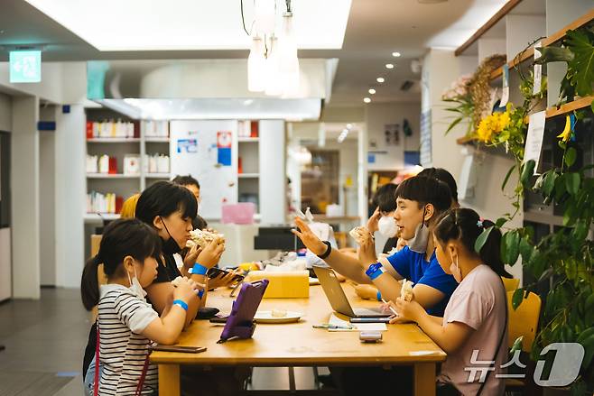 청소년 중심 공공도서관 '티티섬'(제공 도서문화재단 씨앗)