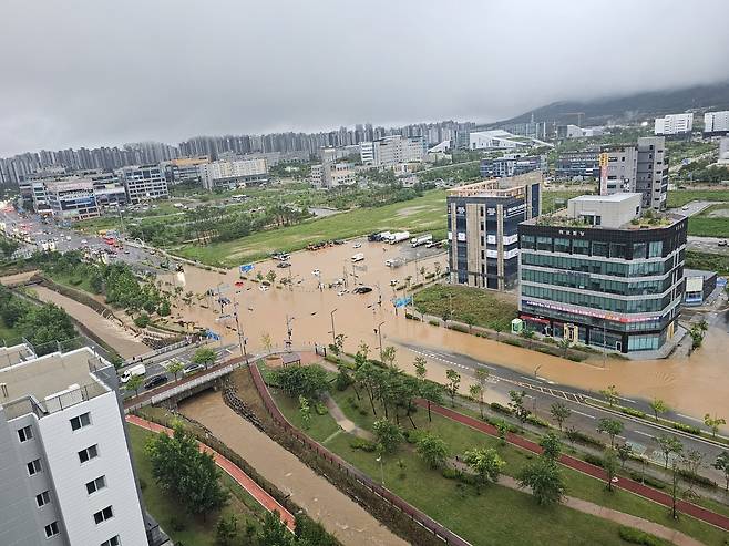 충남 예산 삽교읍 내포신도시 폭우 피해 현장. (독자제공, 재판매 및 DB금지) / 뉴스1