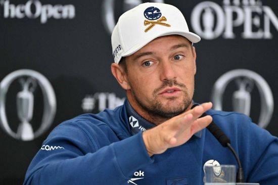 브라이슨 디섐보가 디 오픈 공식기자회견에서 취재진의 질문에 답을 하고 있다. 포트러시(북아일랜드)=AFP연합뉴스