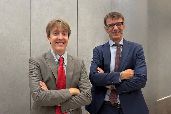 미로바자산운용의 라파엘 렌스 사모자산 글로벌 대표(우)와 니콜라스 하용 싱가포르 지사 대표. /오귀환 기자