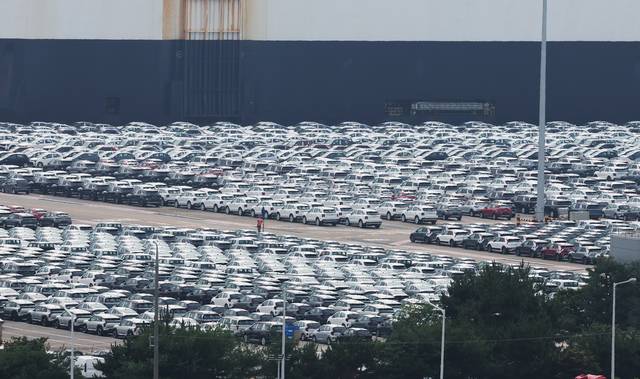 수출 대기 중인 자동차 [연합뉴스]