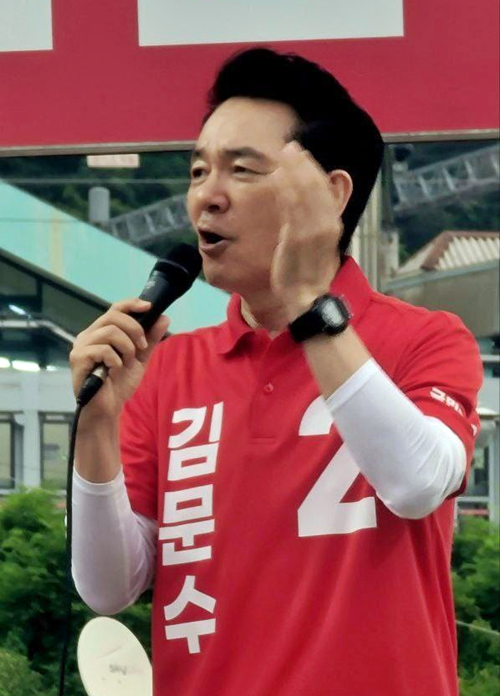 국민의힘 소속인 장성민 전 새천년민주당 의원(전 윤석열 정부 대통령실 미래전략기획관)이 지난 6·3 대통령선거 김문수 국민의힘 대선후보 지원유세에 나선 당시의 모습.<장성민 세계와동북아평화포럼 이사장 페이스북 사진>