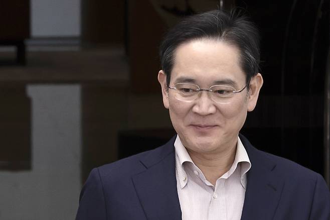 일본 출장을 마친 이재용 삼성전자 회장이 지난 4월 9일 강서구 서울김포비즈니스항공센터(SGBAC)를 통해 귀국했다. (사진=연합뉴스)