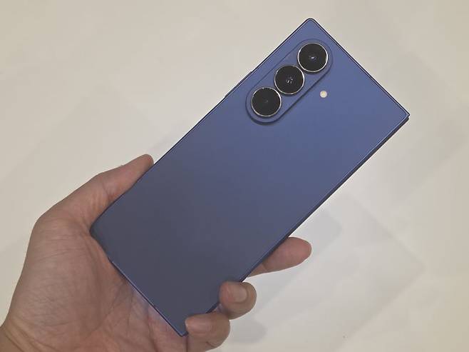 갤럭시 Z 폴드7 뒷면. 사진=구자윤 기자