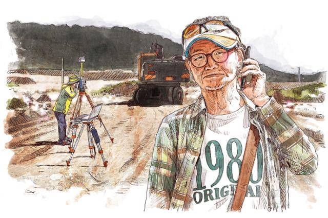 지적측량이 한창인 신흥리에서 이장 김현일씨가 마을 주민들과 통화하며 현장을 살피고 있다. 일러스트=신동준 기자