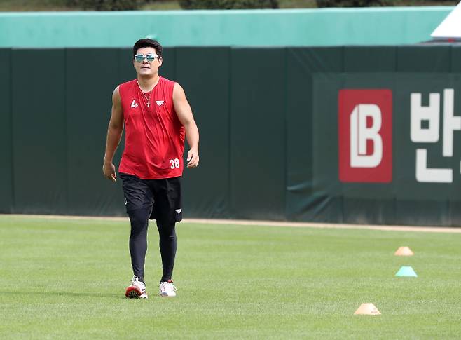 경기 전 러닝으로 가볍게 훈련하는 노경은. SSG 제공