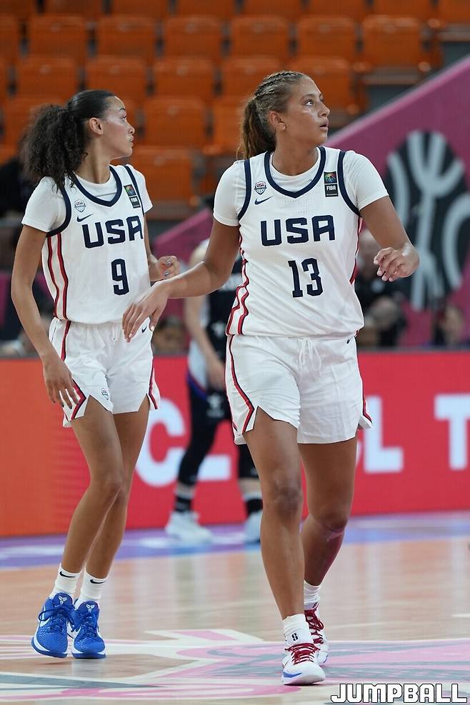 ▲U19 미국 여자농구 두 에이스 자스민 데이비슨(no.9)과 시에나 베츠(no.13)