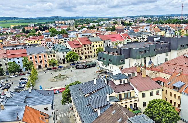 구스타프 말러가 어린 시절 군악대 행진과 연주를 주로 접한 이흘라바 광장 전경. 이 마을에선 말러가 성가대원으로 활동한 성 야곱 교회, 말러 공원 등도 찾아볼 수 있다.  김수현 기자