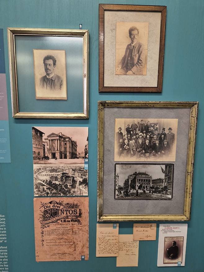 말러의 사진이 전시된 자택 내부의 모습. 김수현 기자