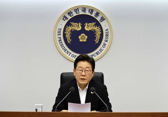 President Lee Jae Myung speaks during a senior presidential secretary meeting at the presidential office in Yongsan District, central Seoul on July 17. [JOINT PRESS CORPS]