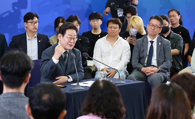 이재명 대통령이 4일 대전컨벤션센터에서 타운홀 미팅 형식으로 열린 '국민소통 행보 2탄, 충청의 마음을 듣다'에서 발언하고 있다. 연합뉴스