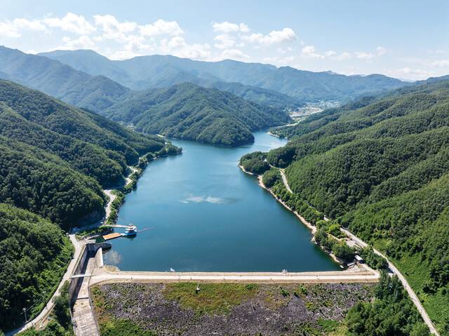 신흥마을 아래 조성된 동해시 식수원 달방저수지.