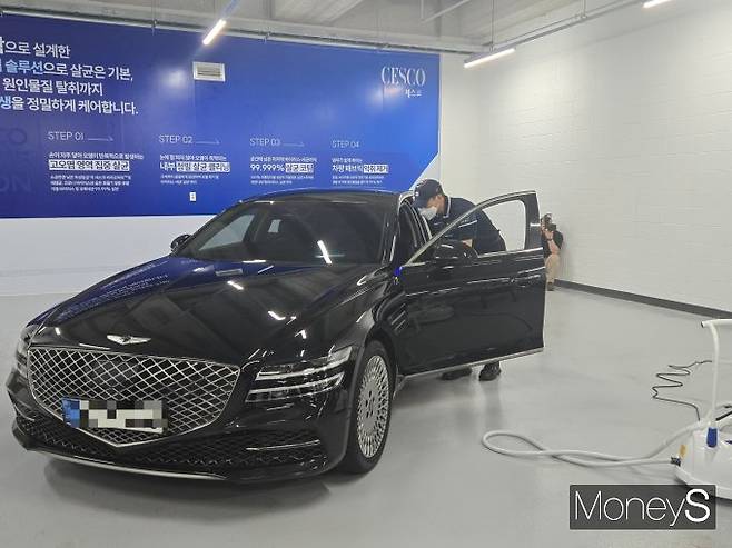 오토옥션은 세스코와 협업해 성능 점검을 마친 차량을 대상으로 '세스코 카케어 솔루션'을 진행한다. /사진=김이재 기자