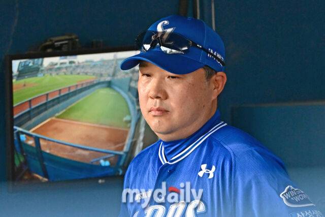 2일 서울 잠실야구장에서 열린 '2025 신한 SOL BANK KBO리그' 삼성 라이온즈와 두산 베어스 경기. 삼성 박진만 감독이 경기를 지켜보고 있다./마이데일리