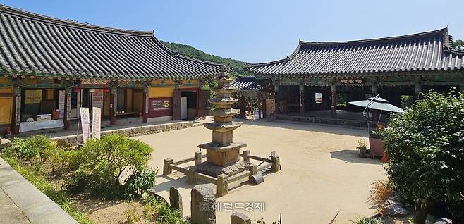 충남 서산시 개심사 전경