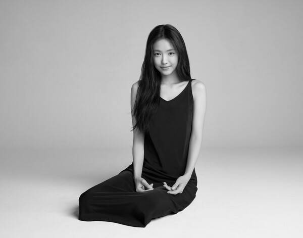 ▲ 손나은 새 프로필 사진. 제공|제이와이드컴퍼니
