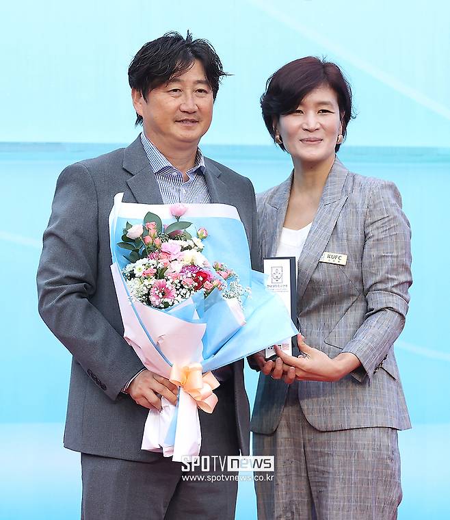 ▲ 단국대 박종관 감독 이보애 한국대학축구연맹 부회장 ⓒ곽혜미 기자