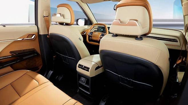 KGM 액티언 하이브리드 실내