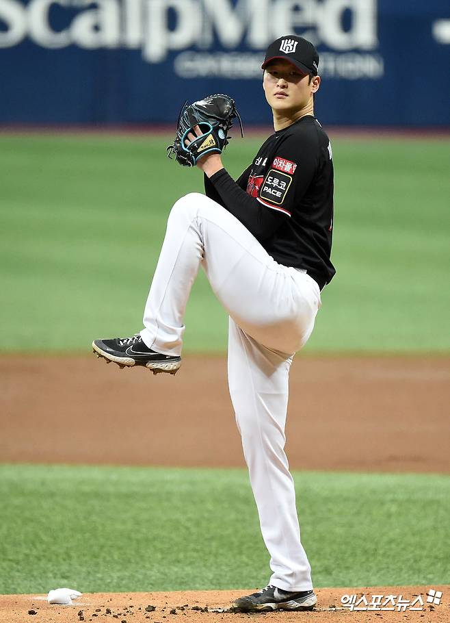 KT 위즈 투수 배제성이 경기에 등판해 투구하고 있다. 엑스포츠뉴스 DB