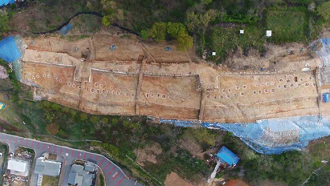 서천읍성의 치성·방어용으로 추정되는 수혈유구·해자 [국가유산청 제공. 재판매 및 DB 금지]