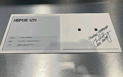 젠슨 황 엔비디아 CEO가 친필 사인을 남긴 삼성 HBM3E  [한진만 삼성전자 사장 SNS 캡처. 재판매 및 DB 금지]