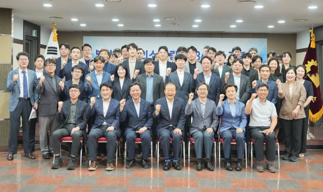 부산상공회의소 136주년 창립 기념식이 18일 부산상공회의소 2층 국제회의장에서 열렸다. 부산상공회의소 제공