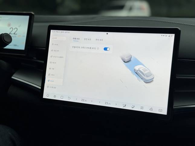 BYD 씰에는 인텔리전트 크루즈 컨트롤 기능이 탑재돼 있는데, 이날은 기상 상황 때문인지 차선 등이 제대로 인식되지 않았다./사진=백유진 기자 byj@