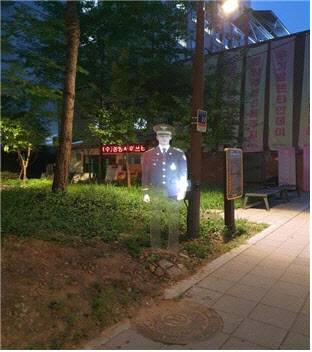 홀로그램 경찰관 (사진=중부서)