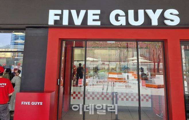 서울에 있는 한 파이브가이즈 매장 (사진=김지우 기자)