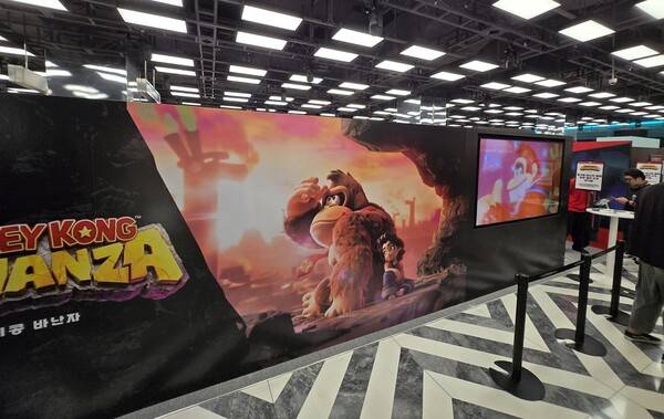 - 더현대 지하 2층에는 동킹콩 바닌자 팝업을 즐길 수 있다