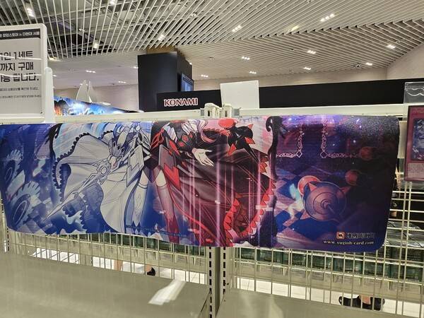 - OCG 최고 인기 굿즈 중 하나인 맬리스 세트