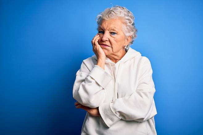 치매가 있는 사람은 수동적이고 무관심해질 수 있다. [사진= 게티이미지뱅크]