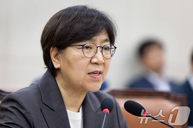 정은경 보건복지부 장관 후보자가 18일 서울 여의도 국회 보건복지위원회에서 열린 인사청문회에서 의원 질의에 답하고 있다. 2025.7.18/뉴스1 ⓒ News1 유승관 기자