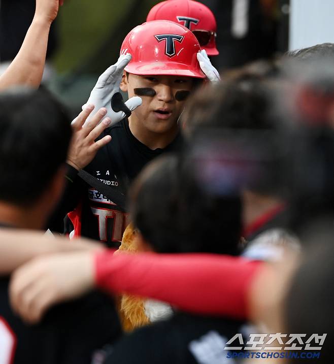 22일 수원KT위즈파크에서 열린 KIA와 KT의 경기,  3회초 KIA 김도영이 재역전 솔로홈런을 치고 기쁨을 나누고 있다. 수원=허상욱 기자wook@sportschosun.com/2025.05.22/