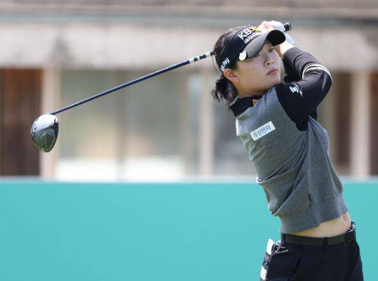 방신실은 하이원 리조트 여자오픈에서 최대 324야를 보내는 장타력을 과시했다. 사진제공=KLPGA