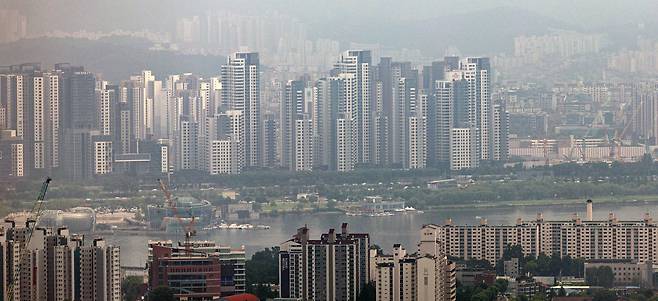 서울 남산에서 바라본 아파트 단지. /뉴스1