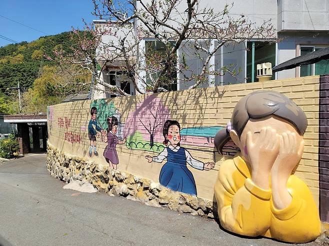 마비정 벽화마을에서는 다양하고 아기자기한 그림을 감상할 수 있다.