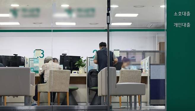 서울의 한 시중은행 대출창구의 모습. 뉴스1